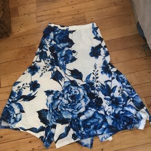 Blue floral print skirt size M